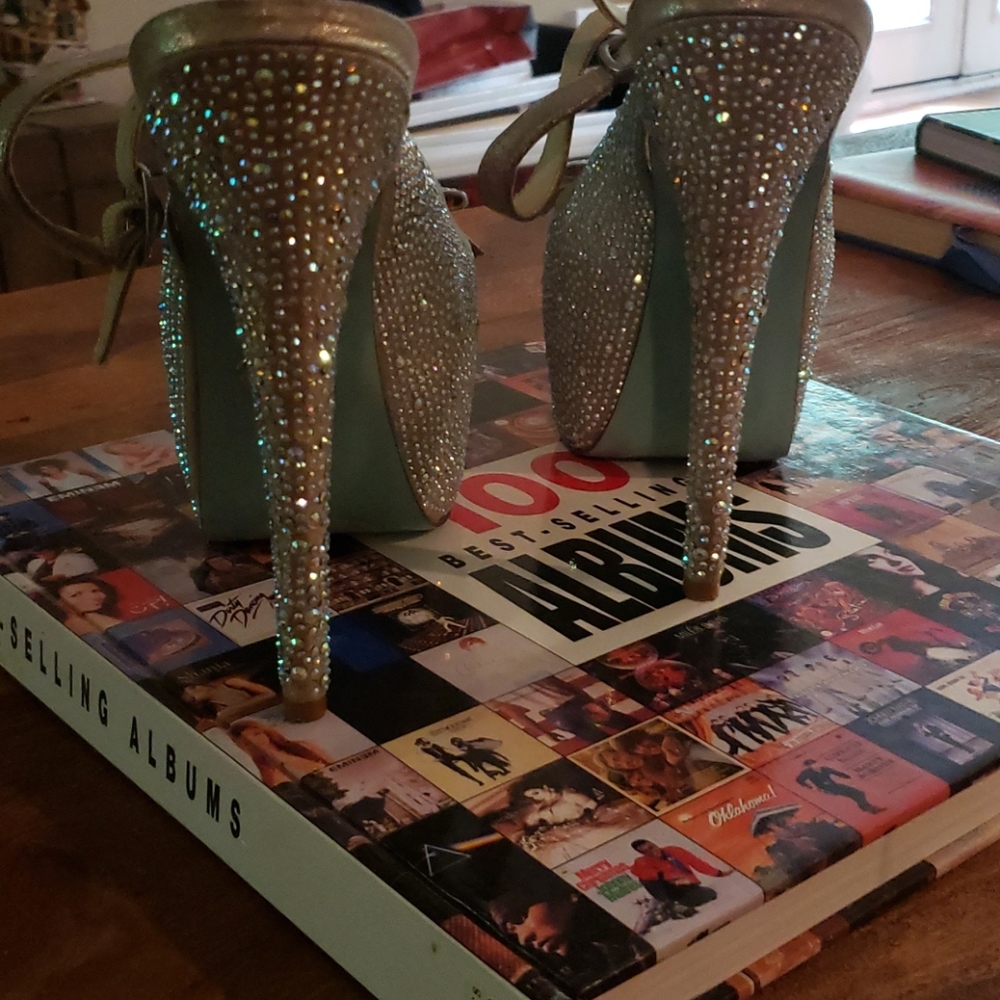 Betsy Johnson Rhinestone bow platforms  8.5 - Picture 3 of 15